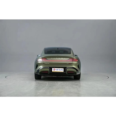 La voiture de sport énergétique Xiaomi Su7 avec une capacité de batterie de 73,6 kWh et un temps de charge de 0,5 heure