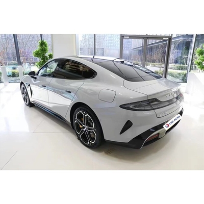 Découvrez le futur avec la dernière voiture de sport 100% électrique de Xiaomi Su7