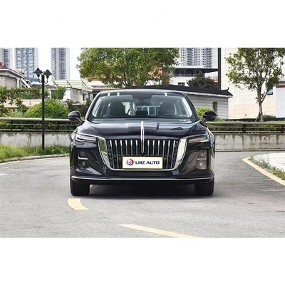 Une berline chinoise de taille moyenne à grande HongQi H5 avec une capacité de moteur de 4,1 à 6 litres et une forte demande