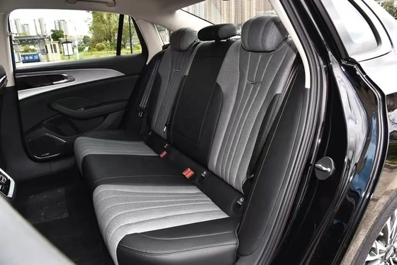 Une berline chinoise de taille moyenne à grande HongQi H5 avec une capacité de moteur de 4,1 à 6 litres et une forte demande