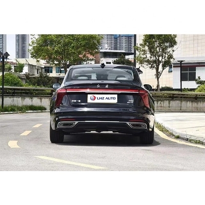 Une berline chinoise de taille moyenne à grande HongQi H5 avec une capacité de moteur de 4,1 à 6 litres et une forte demande