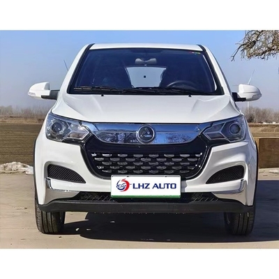 La voiture électrique de 2024 dans un véhicule à quatre roues adulte à basse vitesse avec une autonomie de croisière de 200 km