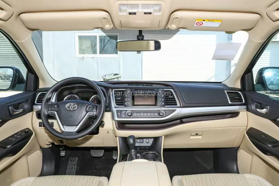 Découvrez l'avenir de la conduite avec l'écran tactile du Toyota Highlander 2023