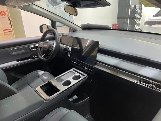 s 2023 AION Y Plus SUV énergétique avec une autonomie de 400 à 600 km et des sièges intérieurs de couleur sombre 5