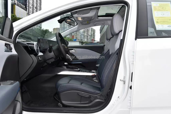 Améliorez votre trajet avec l'intérieur en cuir électrique de la berline Chevrolet Cruze Compact