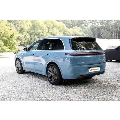Le grand SUV de LiL8 pour ménage. Rétroviseur électrique réglable.