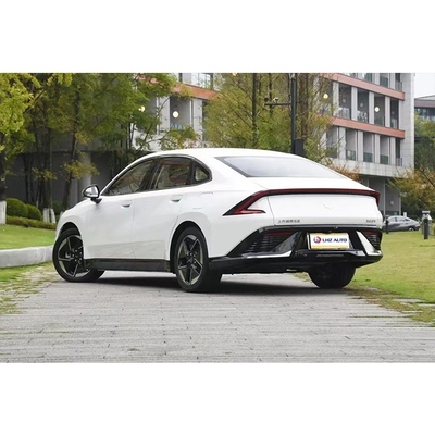 La berline de 2024 de la classe A de Wuling Motors avec une vitesse maximale de 145 km/h et une longue endurance