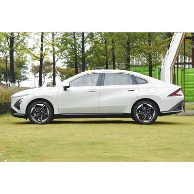 2024 Wuling Xingguang Hybrid Sedan Une classe 5 places avec une technologie PHEV longue portée