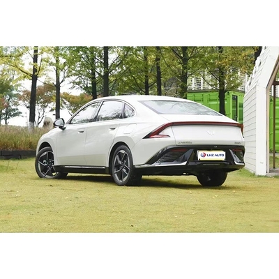 2024 Wuling Xingguang Hybrid Sedan Une classe 5 places avec une technologie PHEV longue portée