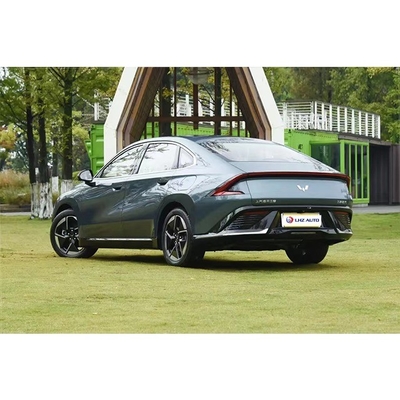 Longue portée batterie au lithium Wuling Starlight Hybrid Sedan Classe A 5 sièges Véhicule à énergie