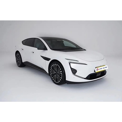 Une voiture intelligente électrique avec une autonomie de 650 km et une technologie de luxe.