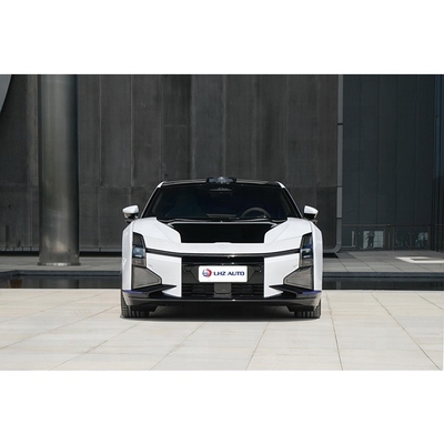 Je vous présente la voiture électrique révolutionnaire de Hiphiz avec une accélération impressionnante.