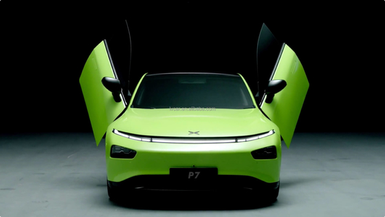 Xpeng P7 Ev 5 places SUV électrique avec couleur intérieure sombre et type de moteur turbo