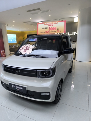 Volant gauche Wuling Mini voiture électrique avec vitesse maximale de 100 km/h et 4 sièges 120km