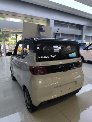 Volant gauche Wuling Mini voiture électrique avec vitesse maximale de 100 km/h et 4 sièges 120km
