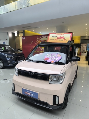 Volant gauche Wuling Mini voiture électrique avec vitesse maximale de 100 km/h et 4 sièges 120km