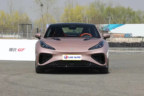 2023 Nezha GT est une voiture de sport 100% électrique avec une accélération 4x4 de 3,7s