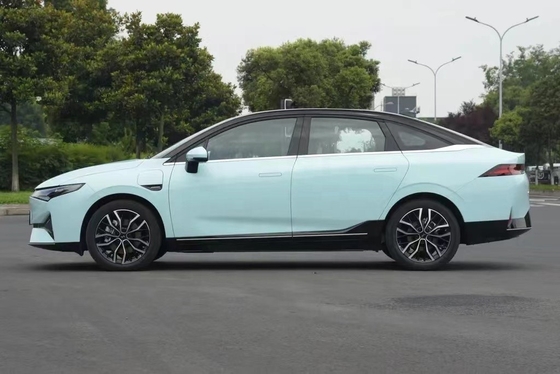 Découvrez la puissance du Xpeng P5 Un véhicule électrique 3 cylindres conçu