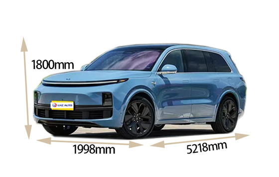 Un SUV de luxe de 7 places Li Extended Range, la meilleure voiture de famille pour une vie bien remplie.
