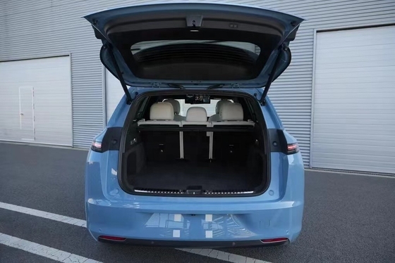 LiXiang L7 modèle à quatre roues motrices système de divertissement multi-fonction du volant de voiture