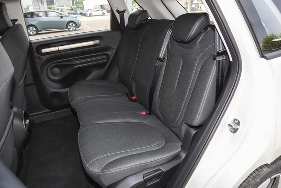 Volant gauche Wuling Baojun Hatchback populaire et abordable à cinq portes et cinq places