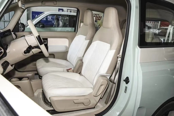 Véhicule purement électrique à moteur Wuling élevé avec une autonomie de croisière de 305 km et un mode de conduite en roue libre