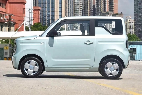 Le Geely Panda Mini est le choix parfait avec une autonomie de 200 km et des options de personnalisation.