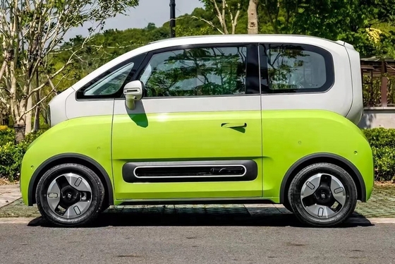 Écran tactile Wuling Baojun 4 portes 5 places Véhicule énergétique avec 4 rapports avant