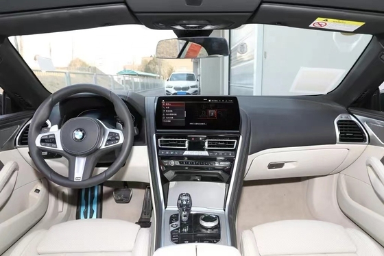 BMW 840i à haute puissance de cheval à traction arrière voiture de sport cabriolet avec caméra arrière à 360 °