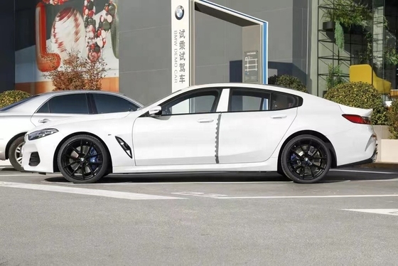 BMW 840i 2023 voiture haute puissance avec quatre portes et fenêtre arrière électrique